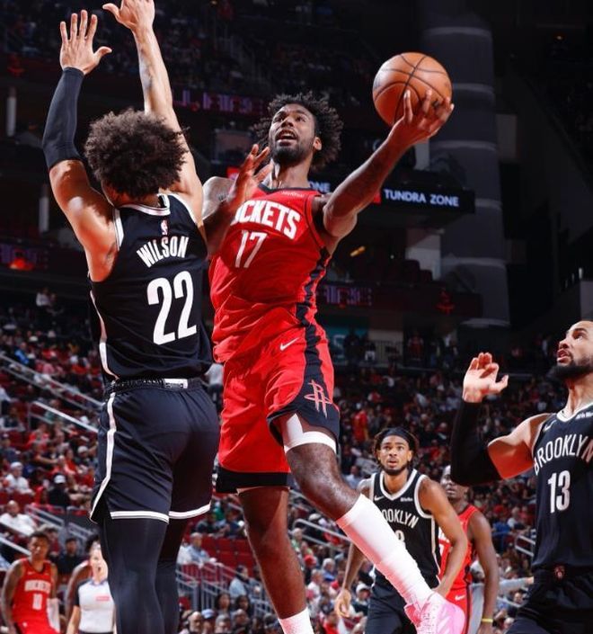 关键时刻休斯敦火箭内部沟通：欧联节点到来，赛场秩序良好，年轻球员得到机会的简单介绍