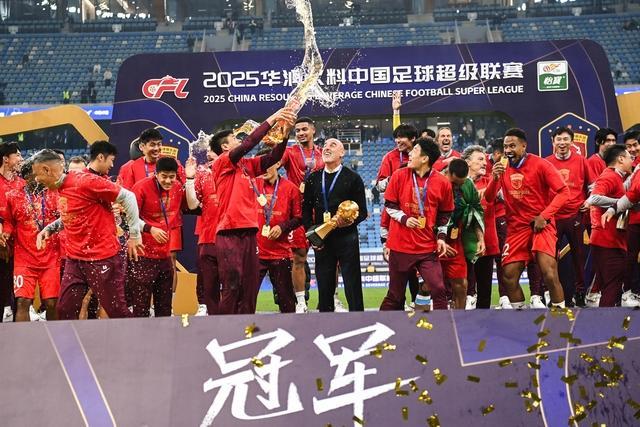 包含里程碑夜！上海海港强势反弹，意甲集结日刷纪录，信心回归，资深球员宣示担当的词条